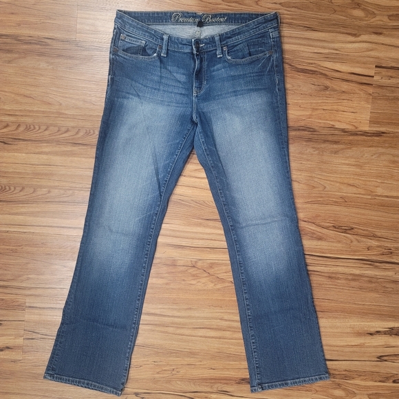 Women's GAP 1969 Premium Bootcut Blue Denim Fashion Jeans - Picture 2 of 5